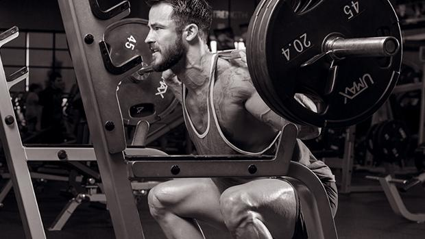 高效的三角肌訓(xùn)練，幫你打造飽滿肩膀、改善窄肩變行走的荷爾蒙 